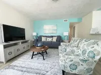 Beautiful 2/1 Home - Walking Distance to the Beach - Wifi