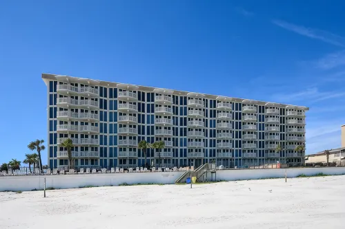 3-Bedroom Condo in Lovely Daytona Beach Shores with Amazing Views! - 4-Star