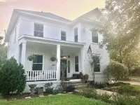 The Conner House-Walk to Magnolia! - 4-Star