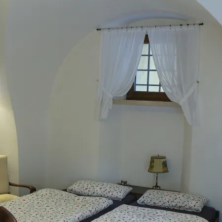 House in the paradise garden above v. Gargnano for individuals u. Children