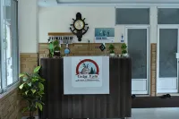 Cedar Vista Hotel - 2-Star