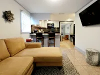 RED DOOR HOUSE! - 4-Star