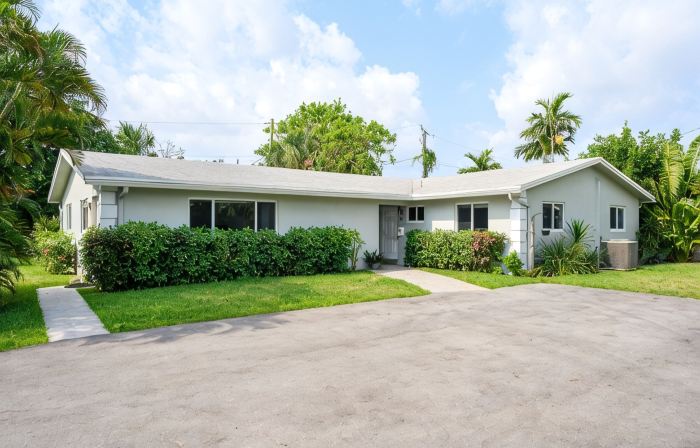 Hot Spa - Super Clean - 8 M Drive to Beach, Restaurants, Nightlife
