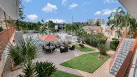 Carlton House Motel and Suites - Motels