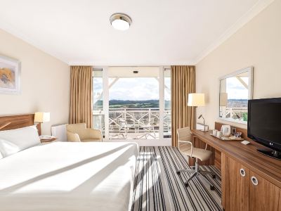 Holiday Inn LEEDS - BRIGHOUSE by IHG