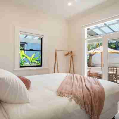 Le Dog Beach Club - Chic Home with Pool Rooms