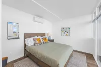 -Stunning Mid Century Modern with Amazing Downtown City Views! - مطابخ
