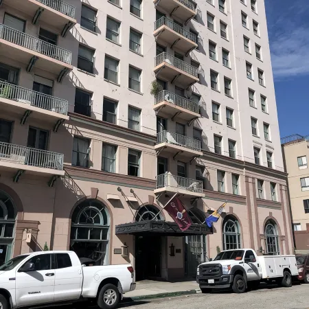 Fantastic sea view apartment in historic building with free parking