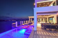 Luxury Villa in Cabrita Point- Sky View Villa with Pickleball & Basketball Court - 3-Star