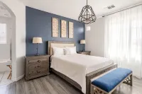 Beautiful 5 BR house with Olympic size Pool and SPA in Indio - Bathtub