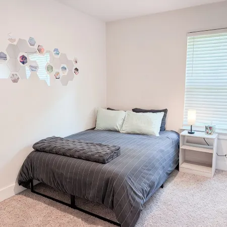 Luxury Townhome - Pool Access - Fast WiFi - Near Beaches & Shopping