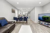 FREE Parking Modern Duplex King Beds near EWR& NYC - Holiday Apartments