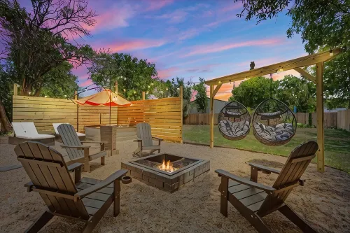 The Craftsman on Clay-4 Blocks to Silos-Backyard Retreat-Hot Tub and Cowboy Pool - 4-نجوم