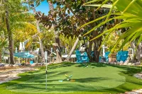Grand Blue Resort/4 Bed Rooms/ 120' Dock/ Htd Pool/ Game Room/ Mini Golf/BBQ - 4-Star
