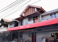 RedDoorz Plus Near Mall Kelapa Gading - guesthouses