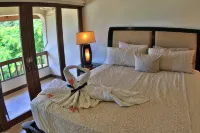 Flamingo Beach Villa - One of Few Renovatd Units- Walk to Beach- Bikes Included - ヴィラ