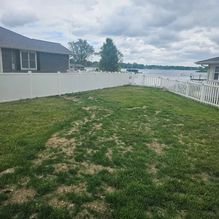 Beautiful Lakefront home, pets welcome, fully fenced, dock, kayaks, fishing!!