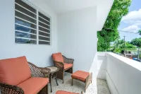 Roadside Apartment of Beachfront Property! AC & WiFi - Apartments