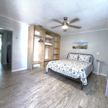 Madeira Beach1 Waterfront & 2-3 minutes' Walk to the Beach