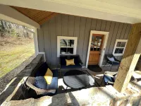 Quaint and Cozy 3-bedroom home loaded with charm and amenities in  Coalmont - Wifi