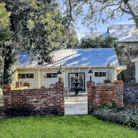 Elegant Southern Cottage/Downtown Pied-a-Terre near Island Beaches