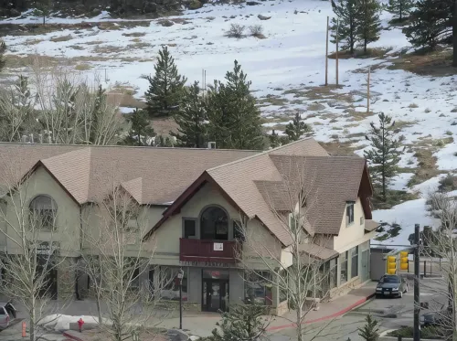 Spacious Estes Park 2 Bedroom Loft with AC. on the River, Location is Unmatched. - 4つ星