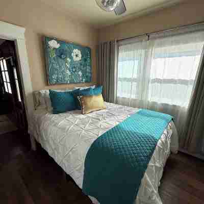 Charming 3-bedroom house with AC, walking distance to downtown Paso Robles Rooms