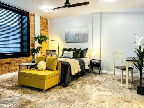 Incredible Downtown Apartment W/ Views & Desk @ the Virginia Grand -Downtown IF - アパートメント