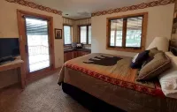 Mountain Cabin with Multi-level Decks, Views, Hot Tub, Family Memories Made Here - Pools