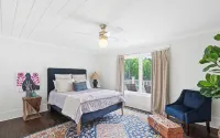 NEW Luxury Lakefront Home with Swim Dock, Hot Tub and Pontoon Rental - 4-Star