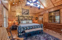 🏡 Luxury Couples Cabin in Hochatown w/Hot Tub, Outdoor TV & Fireplace, 2 TVs - 4-Star