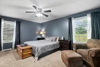 3 Bed/2 Bath Modern 1400 sq ft Home in Quiet Paducah Neighborhood Near Winery. - Homestays