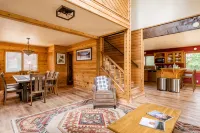 MT HOOD CABIN! Remodeled, 2500 sq ft, Sleeps 12! - Chalets