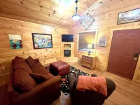PX Cafe #69 Cabin in Town, Walking Distance to the Courthouse Square. - 3つ星