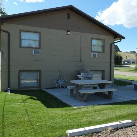 Freshly Remodeled 2 Bedroom, Full Kitchen, living Room Suite, in Cascade unit #2