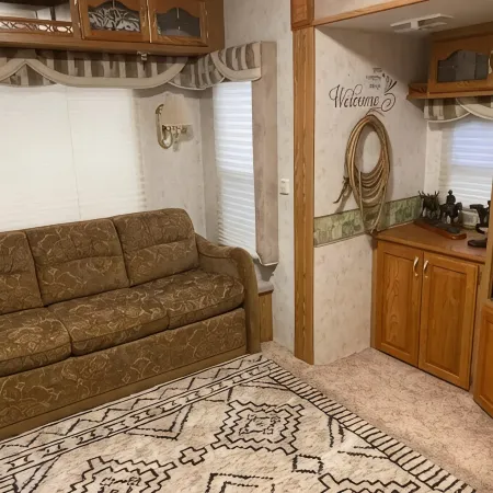 5th Wheel Camper with plenty of outdoor space