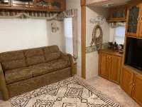 5th Wheel Camper with plenty of outdoor space - 3-Star