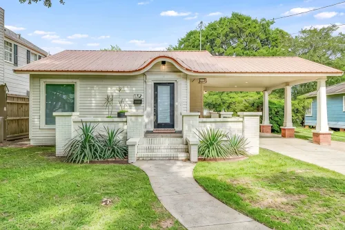 Evangeline House! Beautifully remodeled & Super Close to Downtown - بوتيك
