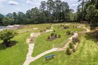 South Shore 1 Bdrm! Gameroom! MiniGolf, 2 Pools, Pickleball, Tennis, Etc! - 4-Star