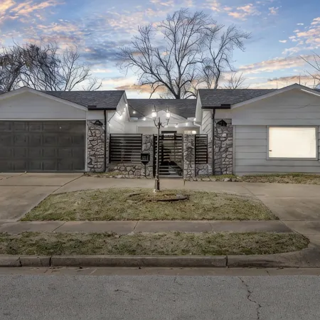 King Suite-4 Bedroom-Brookside-Riverside