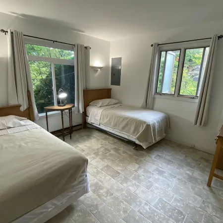Carrie's Cottage - Charming Duplex Style 3 Bedroom Cottage with Beach Access!