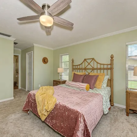 PAWS & PLAY: PET-FRIENDLY VACATION VENICE BEACH, SIESTA KEY SARASOTA FENCED YARD