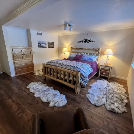Solitude in the Cedars, Spacious Mountain Home