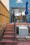 Luxury Capitol Hill Victorian — Private Gated Parking & Modern Kitchen - Bungalow
