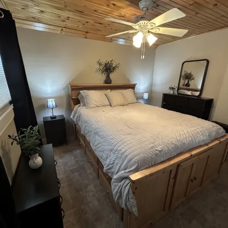 Beautiful, cozy 2 bedroom house on Brantingham Lake!