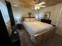 Beautiful, cozy 2 bedroom house on Brantingham Lake! - 4성급