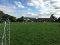 Visit Wales 4 Star, rural bungalow - Sauna, jacuzzi, play area and Free Wi-fi - 3 Sao