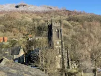Stay in a Grand old House, Close to Hebden Bridge With Parking & pet Friendly - Wifi