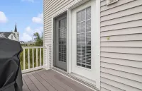 Steps to Beach Seaside Retreat. 3Br 2BA Home Where Comfort Meets Charm; - Bungalows