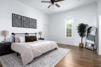 Timeless Midtown Craftsman • 2Br, 2BA • 15 Mins to Ft Moore - 4-Star
